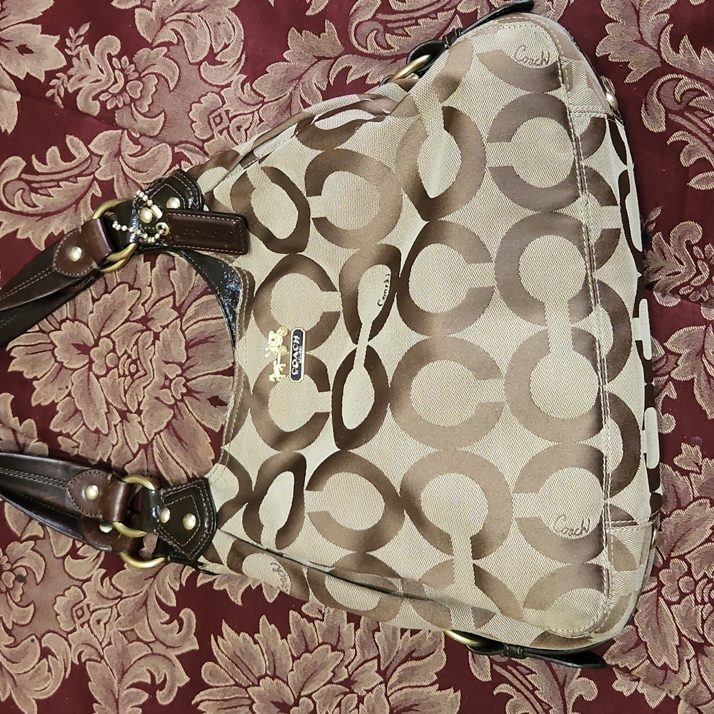 Coach Madison Maggy Shoulder Bag Witj Gold Hardware - Picture 10 of 13